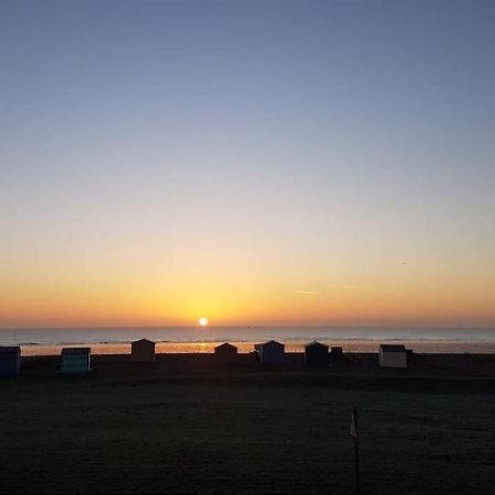 Stunning Seaviews - Beach House - Jacuzzi Bath Tub Littlestone-on-Sea Extérieur photo