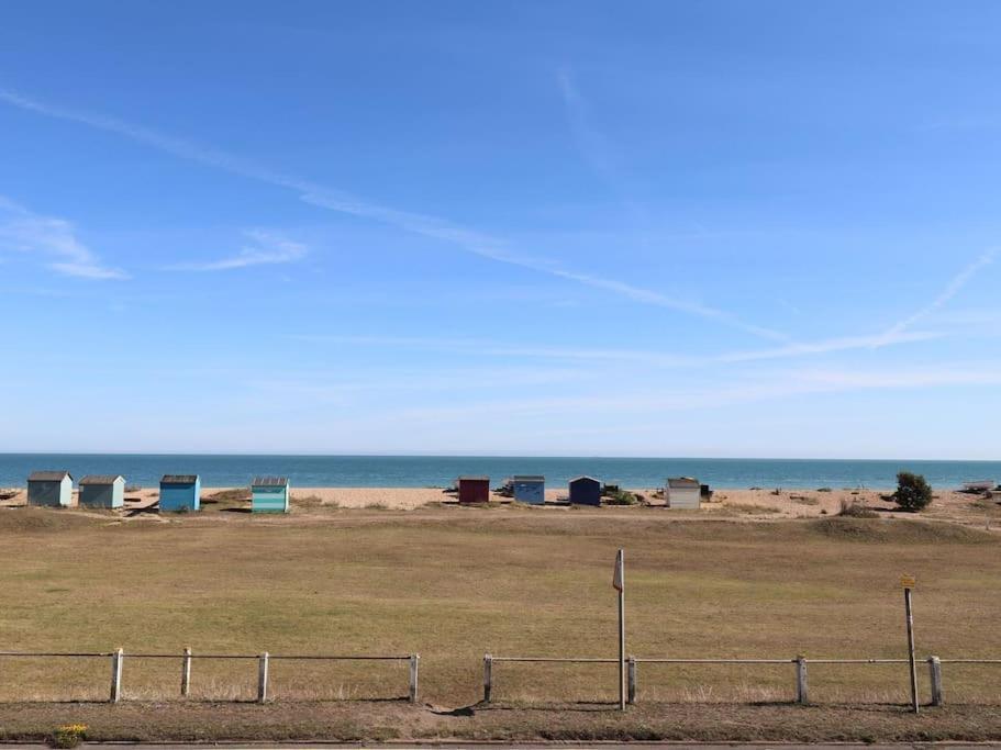 Stunning Seaviews - Beach House - Jacuzzi Bath Tub Littlestone-on-Sea Extérieur photo